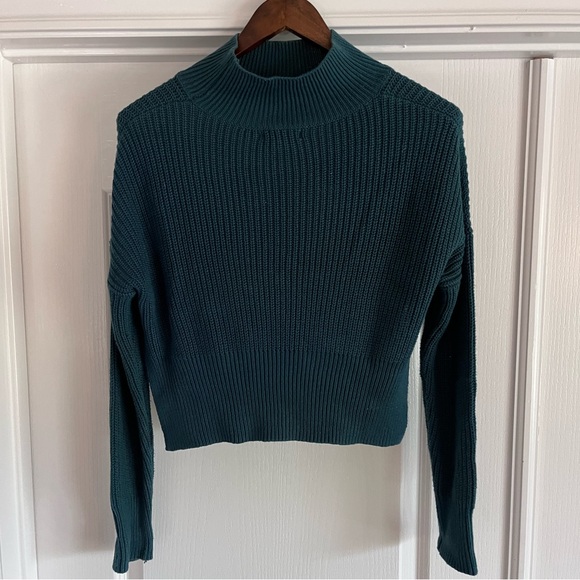 Urban Outfitters Crop Sweater (s) - Picture 2 of 3